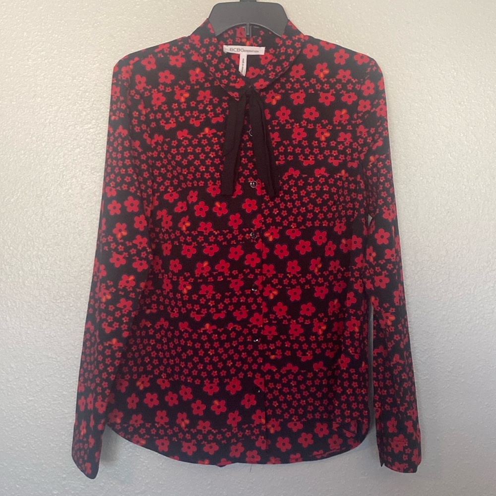 NWT BCBGeneration Floral Front Tie Button Blouse